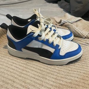 Blue, black, & white Pumas